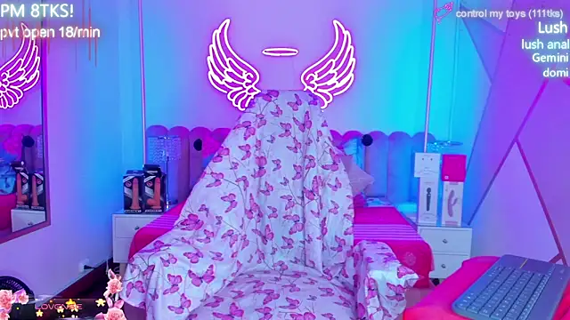 sallybrown  online show from April 2026 08:40:02 PM