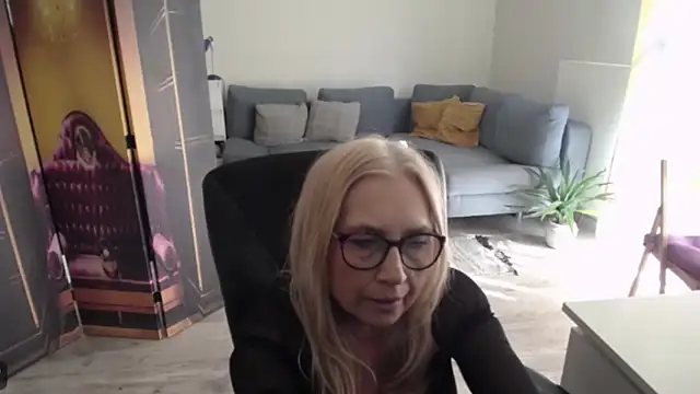 Snapshot of sofia_xkiss chatting on April 2026 01:50:01 PM sofia xkiss online show from April 2026 01:50:01 PM