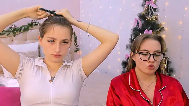 Snapshot of queenofjoyy chatting on December 2024 04:28:01 PM queenofjoyy online show from December 2024 04:28:01 PM