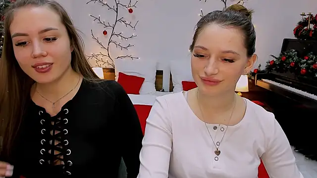 Snapshot of queenofjoyy chatting on December 2024 09:35:01 AM queenofjoyy online show from December 2024 09:35:01 AM