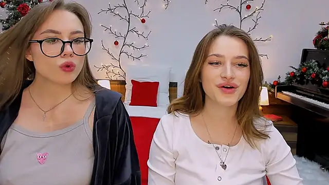 Snapshot of queenofjoyy chatting on December 2024 01:11:02 PM queenofjoyy online show from December 2024 01:11:02 PM