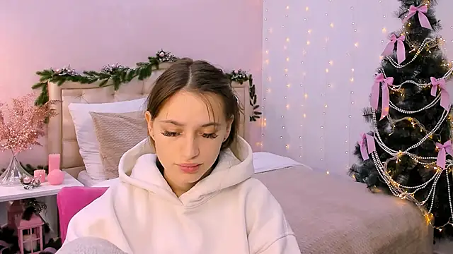 Snapshot of queenofjoyy chatting on December 2024 05:58:01 AM queenofjoyy online show from December 2024 05:58:01 AM