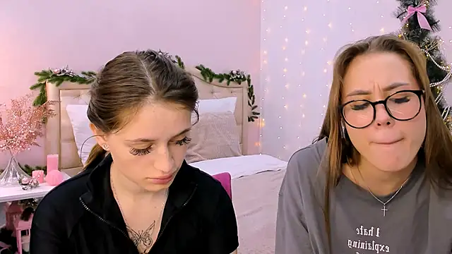 Snapshot of queenofjoyy chatting on December 2024 03:09:02 PM queenofjoyy online show from December 2024 03:09:02 PM