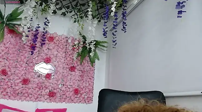 BLONDE SEXYHOT online show from February 2025 11:23:02 PM