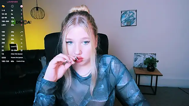 Snapshot of juli_kisss chatting on December 2024 10:36:02 PM juli kisss online show from December 2024 10:36:02 PM