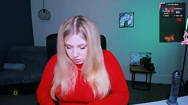 Snapshot of juli_kisss chatting on January 2025 07:39:02 PM juli kisss online show from January 2025 07:39:02 PM