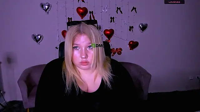 juli kisss online show from February 2026 02:36:01 PM