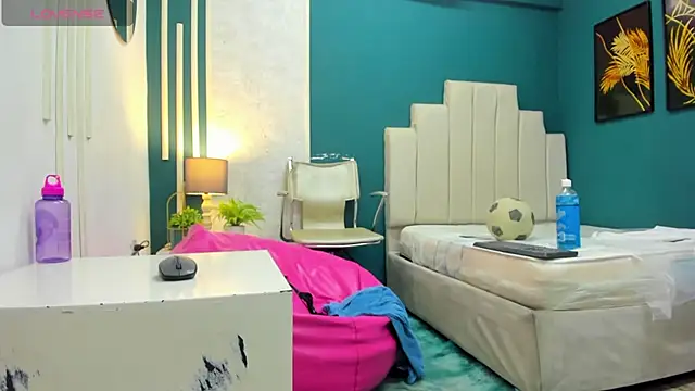 Snapshot of Austin_Cardieff chatting on December 2024 10:37:01 PM Austin Cardieff online show from December 2024 10:37:01 PM