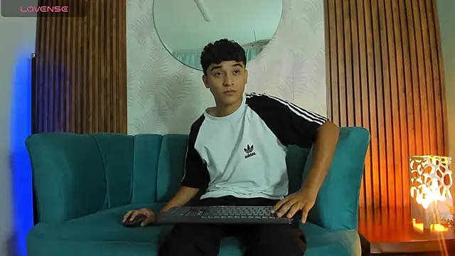 Snapshot of Austin_Cardieff chatting on January 2025 01:27:01 AM Austin Cardieff online show from January 2025 01:27:01 AM