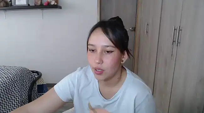 Skarlet Adams28 online show from December 2024 09:35:01 PM