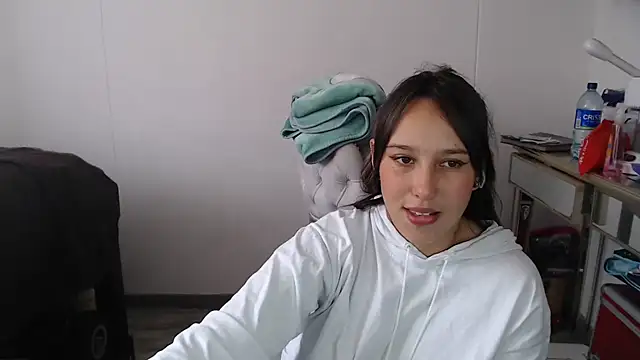 Skarlet Adams28 online show from February 2025 07:53:01 PM