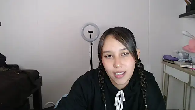 Skarlet Adams28 online show from March 2025 09:01:02 PM