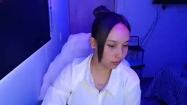 Skarlet Adams28 online show from October 2025 09:12:02 PM