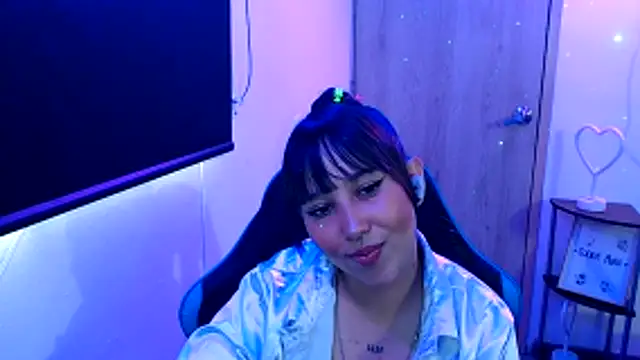 Snapshot of Skarlet_Adams28 chatting on May 2026 08:37:01 PM Skarlet Adams28 online show from May 2026 08:37:01 PM