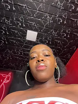 Thyana LS online show from October 2025 01:35:02 PM