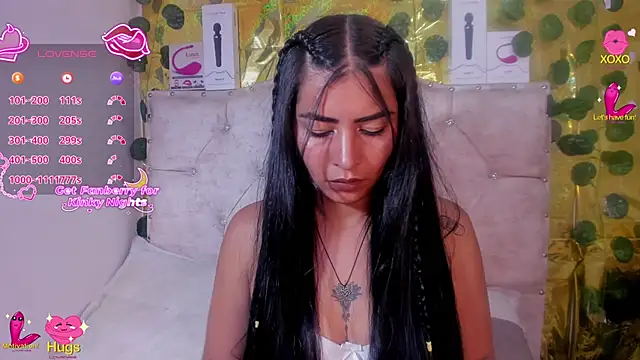 cristalconnorr online show from April 2026 04:23:01 PM