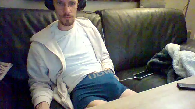 Snapshot of passif520 chatting on February 2025 11:15:02 PM passif520 online show from February 2025 11:15:02 PM