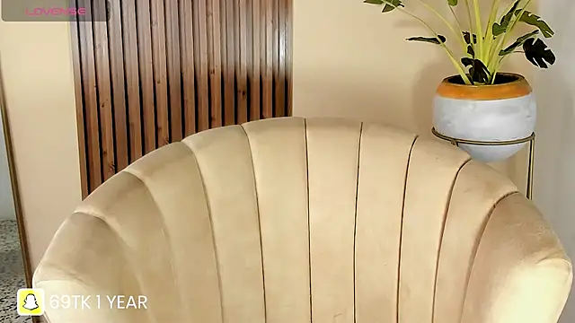 Snapshot of kenayfox chatting on March 2025 05:21:02 AM kenayfox online show from March 2025 05:21:02 AM