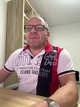 coupleLatinaLovers online show from November 2025 05:57:02 AM