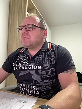 coupleLatinaLovers online show from February 2026 06:29:02 AM