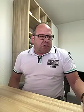 coupleLatinaLovers online show from April 2026 05:05:02 AM