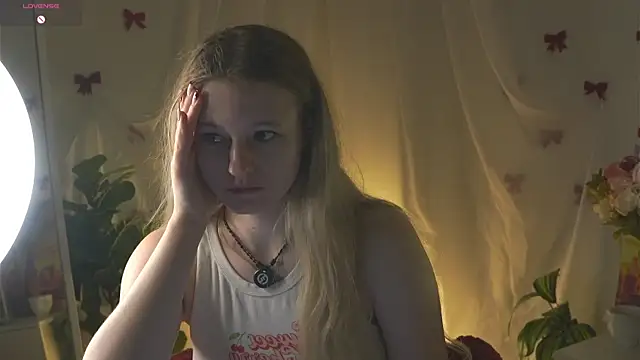 Snapshot of MaydaFoulk chatting on May 2026 03:37:02 AM MaydaFoulk online show from May 2026 03:37:02 AM