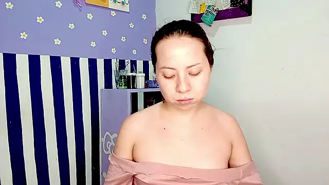 Snapshot of PetiteIvoryQueen19 chatting on June 2026 04:58:02 AM PetiteIvoryQueen19 online show from June 2026 04:58:02 AM