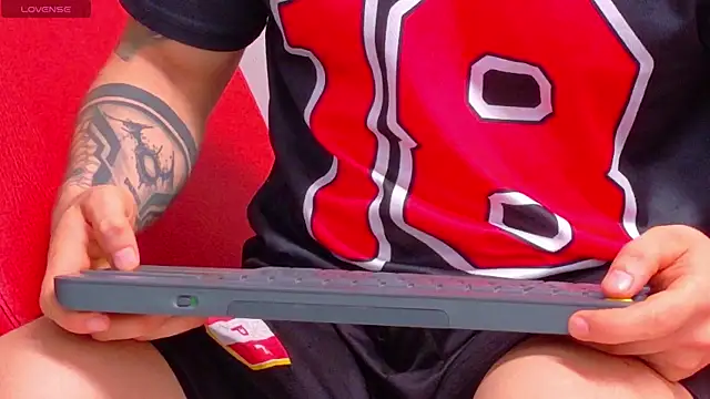 Sexy Alejandro  online show from April 2026 05:47:02 PM