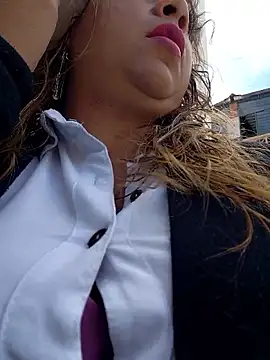 Laura-Hernandez online show from January 2026 03:36:01 PM