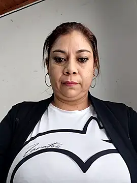 Laura-Hernandez online show from April 2026 02:45:01 PM