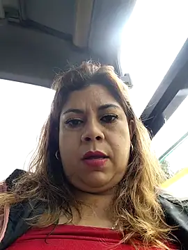 Snapshot of Laura-Hernandez chatting on May 2026 03:19:02 PM Laura-Hernandez online show from May 2026 03:19:02 PM