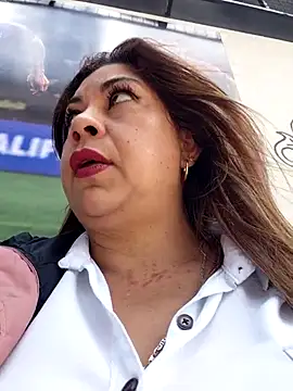 Snapshot of Laura-Hernandez chatting on May 2026 03:38:01 PM Laura-Hernandez online show from May 2026 03:38:01 PM