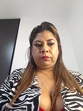 Snapshot of Laura-Hernandez chatting on May 2026 02:24:02 PM Laura-Hernandez online show from May 2026 02:24:02 PM