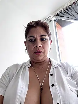 Snapshot of Laura-Hernandez chatting on May 2026 07:55:01 PM Laura-Hernandez online show from May 2026 07:55:01 PM