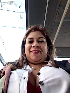Snapshot of Laura-Hernandez chatting on June 2026 02:05:01 PM Laura-Hernandez online show from June 2026 02:05:01 PM