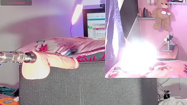 Snapshot of kira_touka chatting on November 2025 05:08:02 AM kira touka online show from November 2025 05:08:02 AM