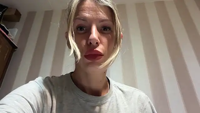 YourJuliena online show from March 2025 05:26:02 PM