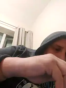 Snapshot of HE-M123 chatting on December 2024 10:32:01 PM HE-M123 online show from December 2024 10:32:01 PM