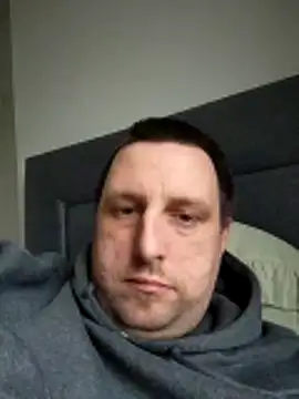 Snapshot of HE-M123 chatting on March 2026 05:40:01 PM HE-M123 online show from March 2026 05:40:01 PM