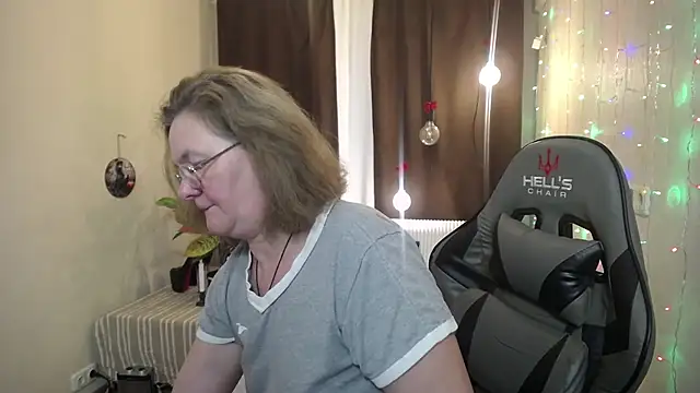 Snapshot of HolyMilfa chatting on January 2025 01:36:02 PM HolyMilfa online show from January 2025 01:36:02 PM