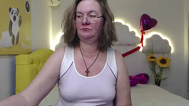 Snapshot of HolyMilfa chatting on February 2025 11:01:02 AM HolyMilfa online show from February 2025 11:01:02 AM