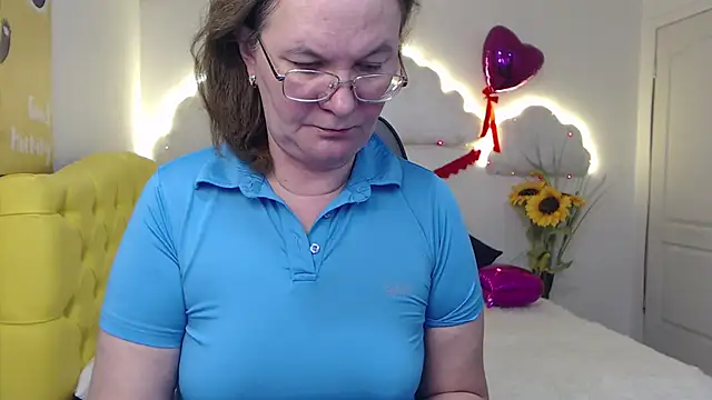 Snapshot of HolyMilfa chatting on March 2025 10:45:02 AM HolyMilfa online show from March 2025 10:45:02 AM