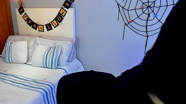 Maia W10 online show from October 2025 12:20:01 PM