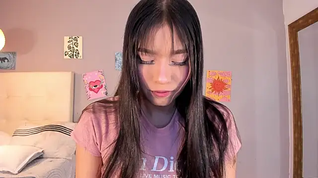 Snapshot of Maia_W10 chatting on July 2026 12:33:01 PM Maia W10 online show from July 2026 12:33:01 PM