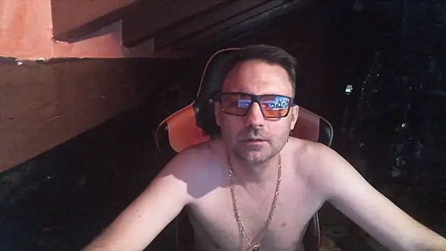 Snapshot of 6996horus chatting on December 2025 01:23:02 AM 6996horus online show from December 2025 01:23:02 AM