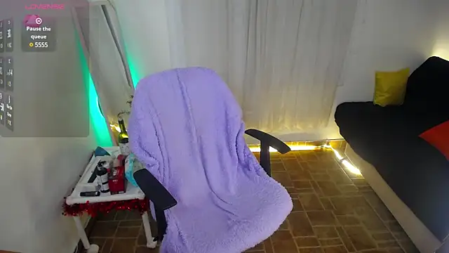 Snapshot of 911Calling chatting on January 2025 05:30:01 AM 911Calling online show from January 2025 05:30:01 AM