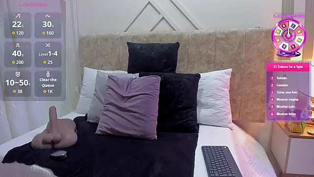 ashley  foxx  online show from December 2025 01:49:02 PM