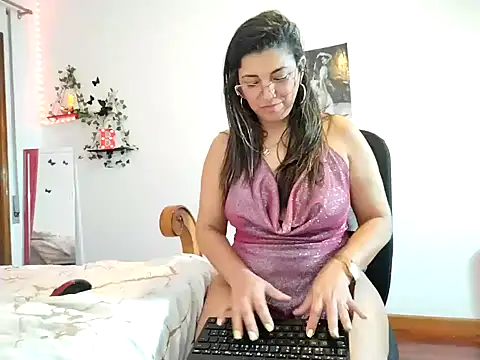 Julie Boronat26 online show from January 2025 12:15:02 PM