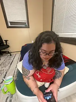 Snapshot of tillymarie34 chatting on February 2026 12:53:01 AM tillymarie34 online show from February 2026 12:53:01 AM