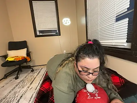 Snapshot of tillymarie34 chatting on February 2026 11:43:01 PM tillymarie34 online show from February 2026 11:43:01 PM